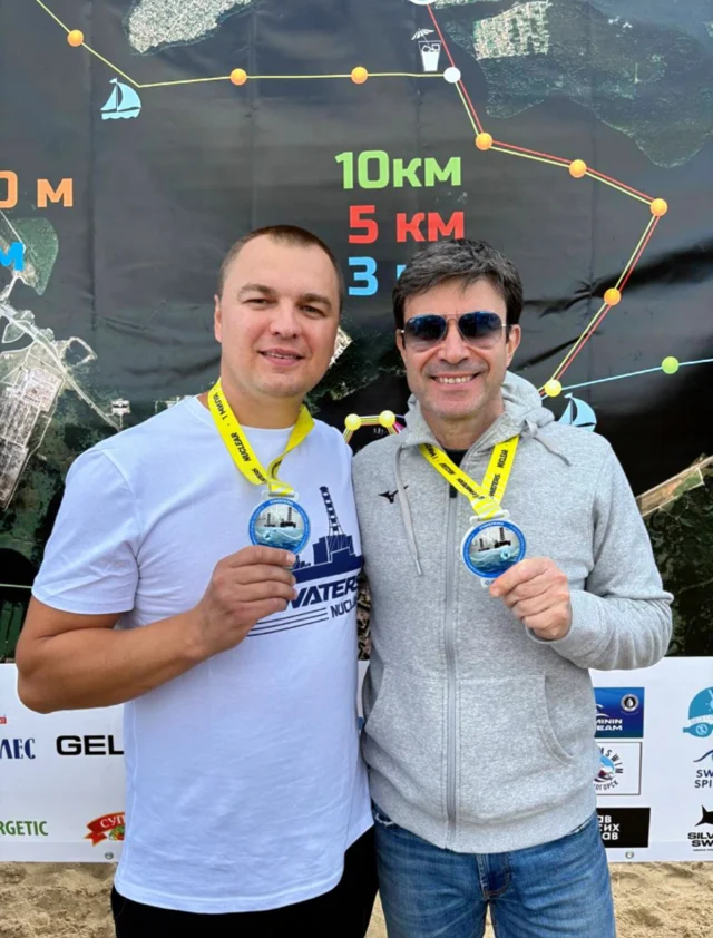 🏆Соревнования на открытой воде X-WATERS  в г. Десногорск (Россия)

👍🏻20 сентября наши спортсмены Андрей Ванин и Андрей Альшевич приняли участие. Соревновались на дистанции 1 морская миля. Оба спортсмена показали отличные результаты:
🥉Андрей Ванин занял 3 место в возрастной категории 50-59 лет 
🥉Андрей Альшевич занял 3 место в возрастной категории 30-39 лет 

🥳Поздравляем наших спортсменов! Пусть это достижение станет стимулом для еще больших успехов в плавании. Желаем удачи, новых рекордов и всегда оставаться на высоте!

Не жалейте ♥️

#соревноввнияпоплаванию #плаваниенаоткрытойводе открытойводе